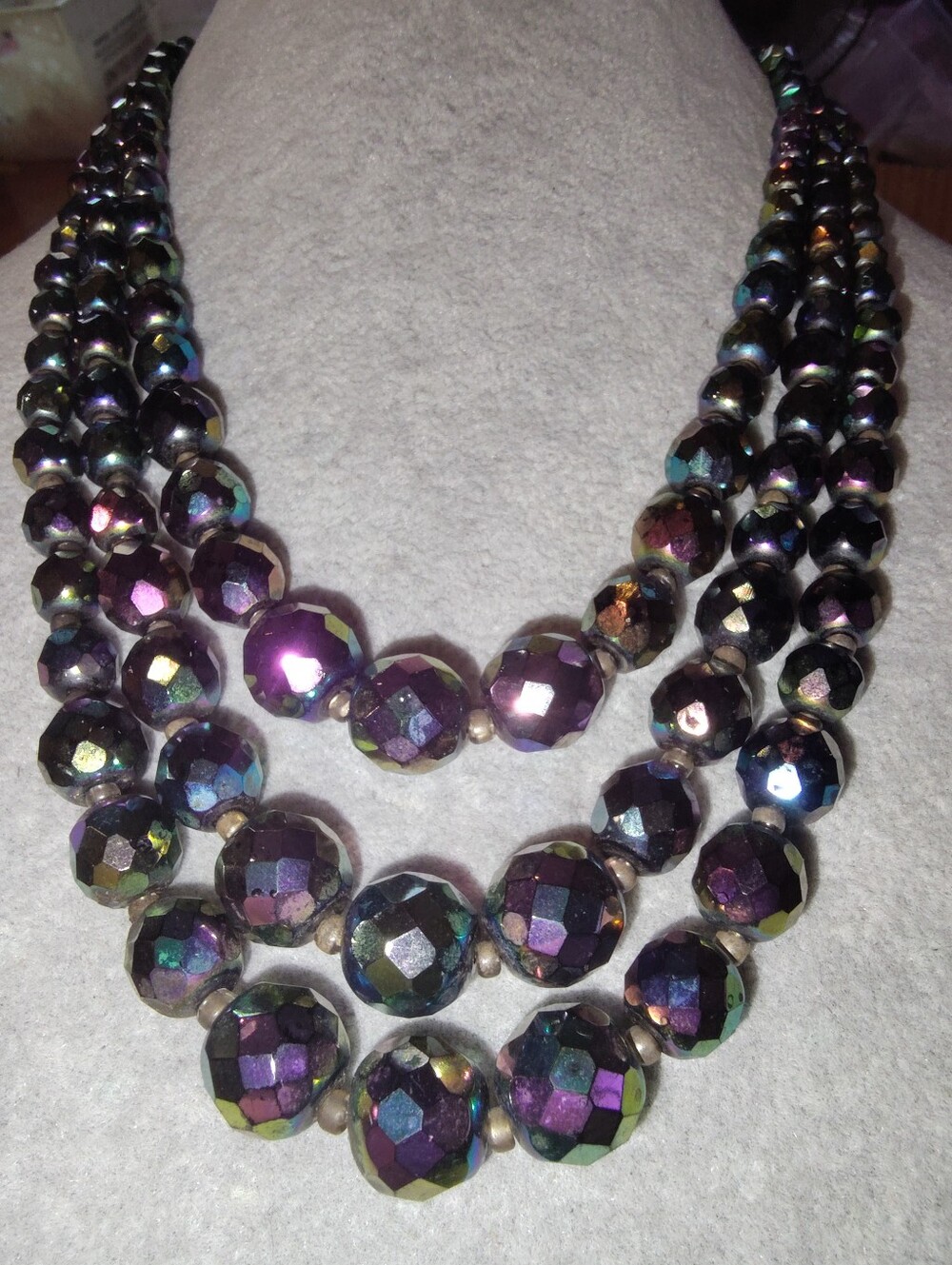 Carnival Glass Three Strand Necklace 50s-60s - Picture 2 of 3